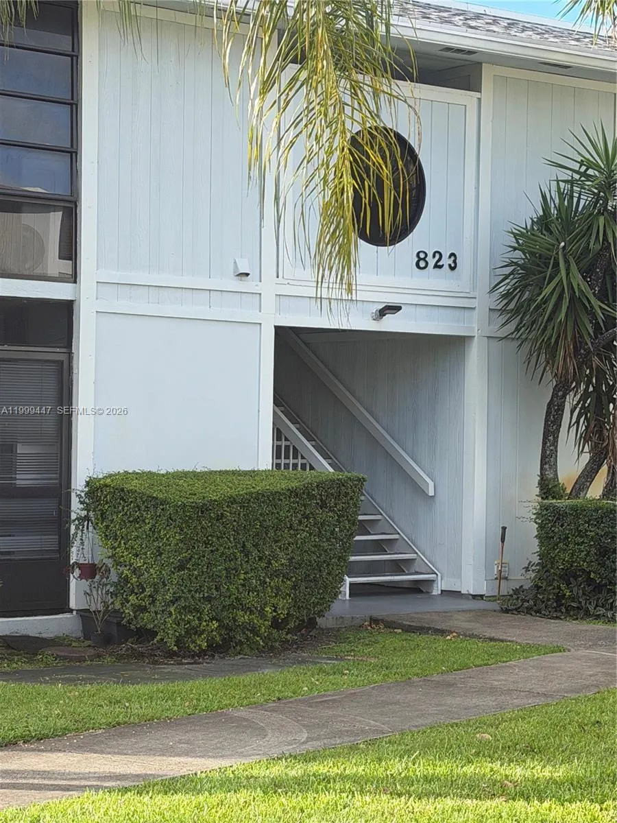 823 NE 199th St # 12, Miami FL 33179