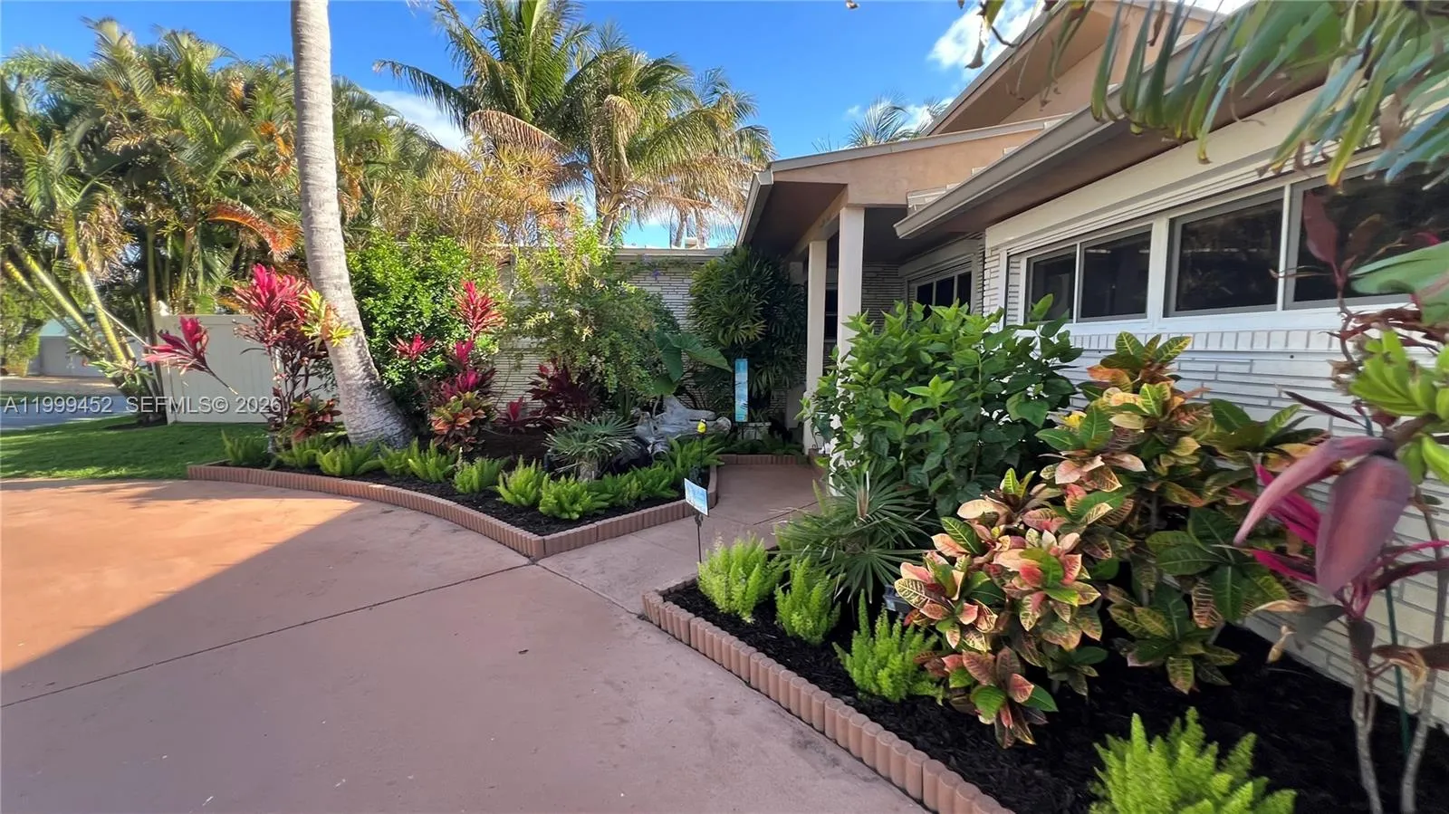 200 Blossom Ln, Palm Beach Shores FL 33404