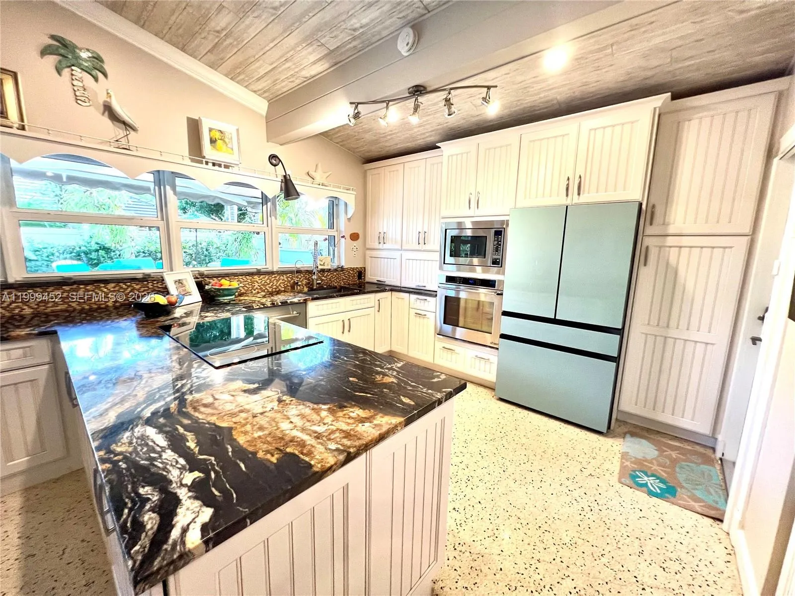 200 Blossom Ln, Palm Beach Shores FL 33404