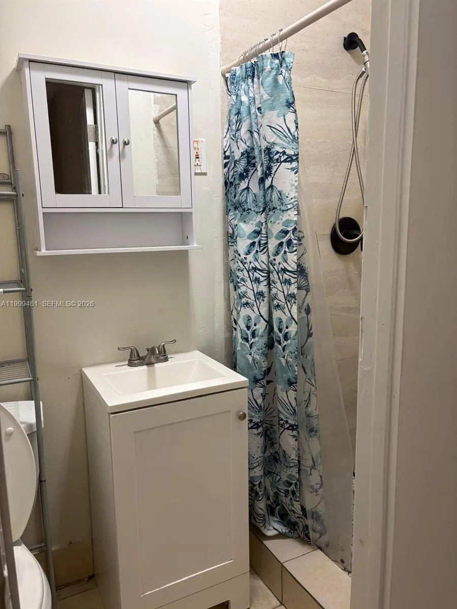 1384 NW 27th St # 1382, Miami FL 33142