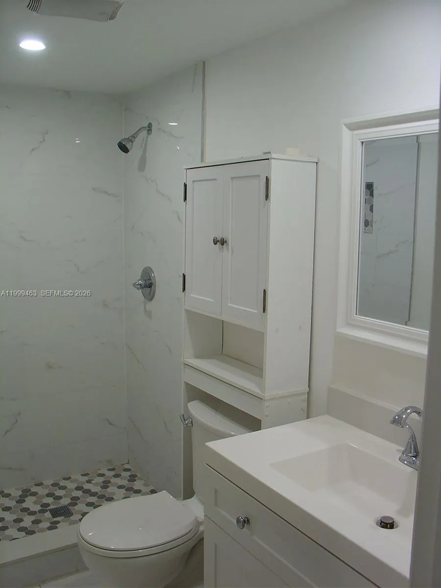 19025 NW 62nd Ave # 202, Hialeah FL 33015