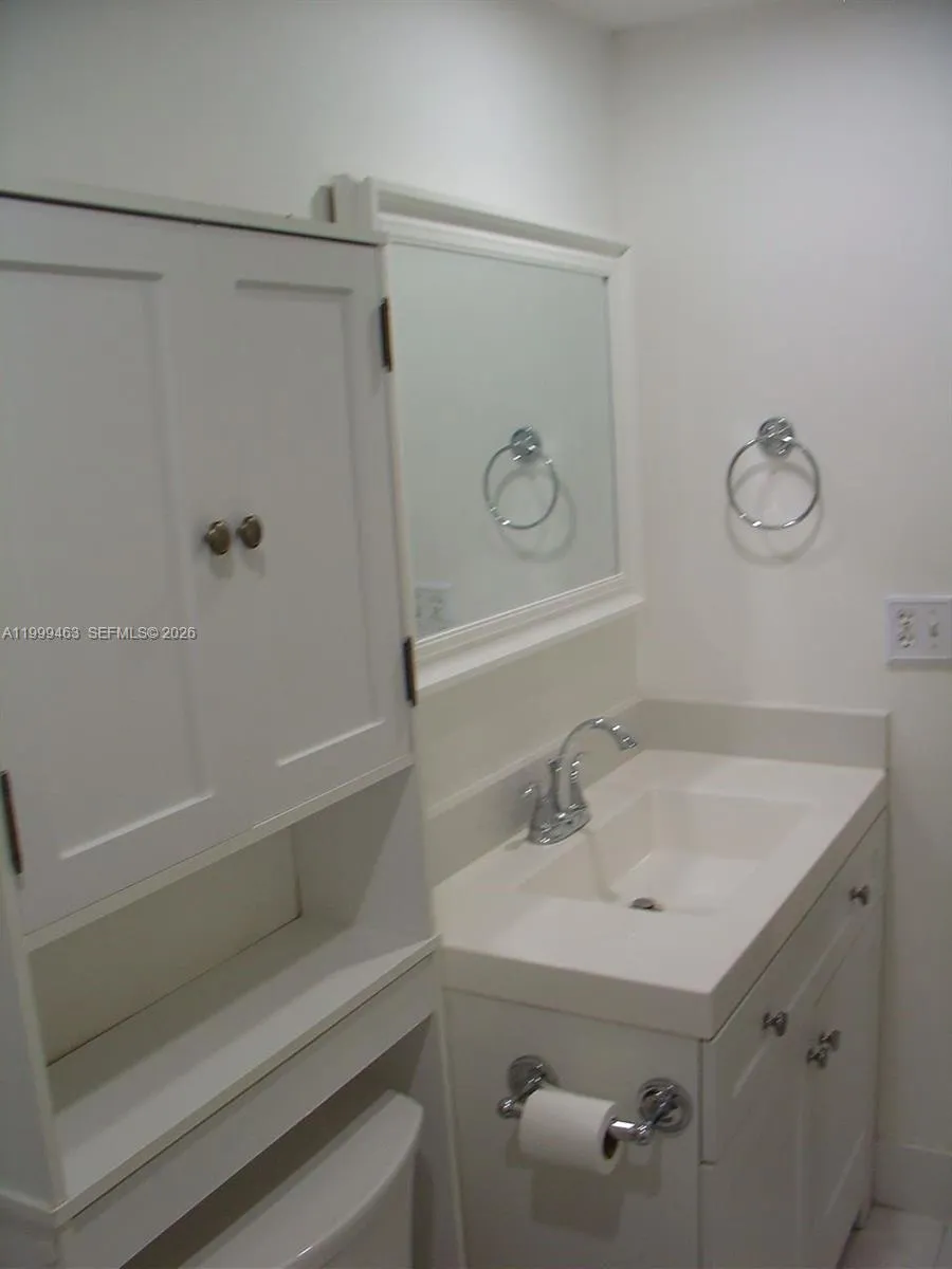 19025 NW 62nd Ave # 202, Hialeah FL 33015