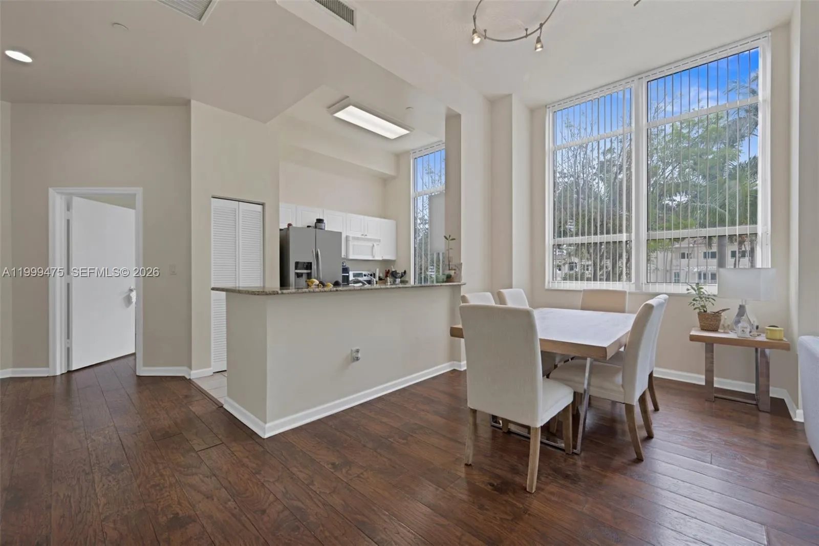 19501 W Country Club Dr # 208, Aventura FL 33180