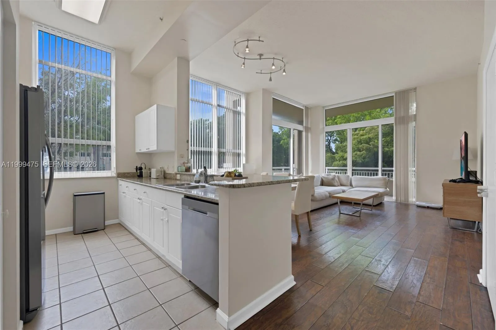 19501 W Country Club Dr # 208, Aventura FL 33180