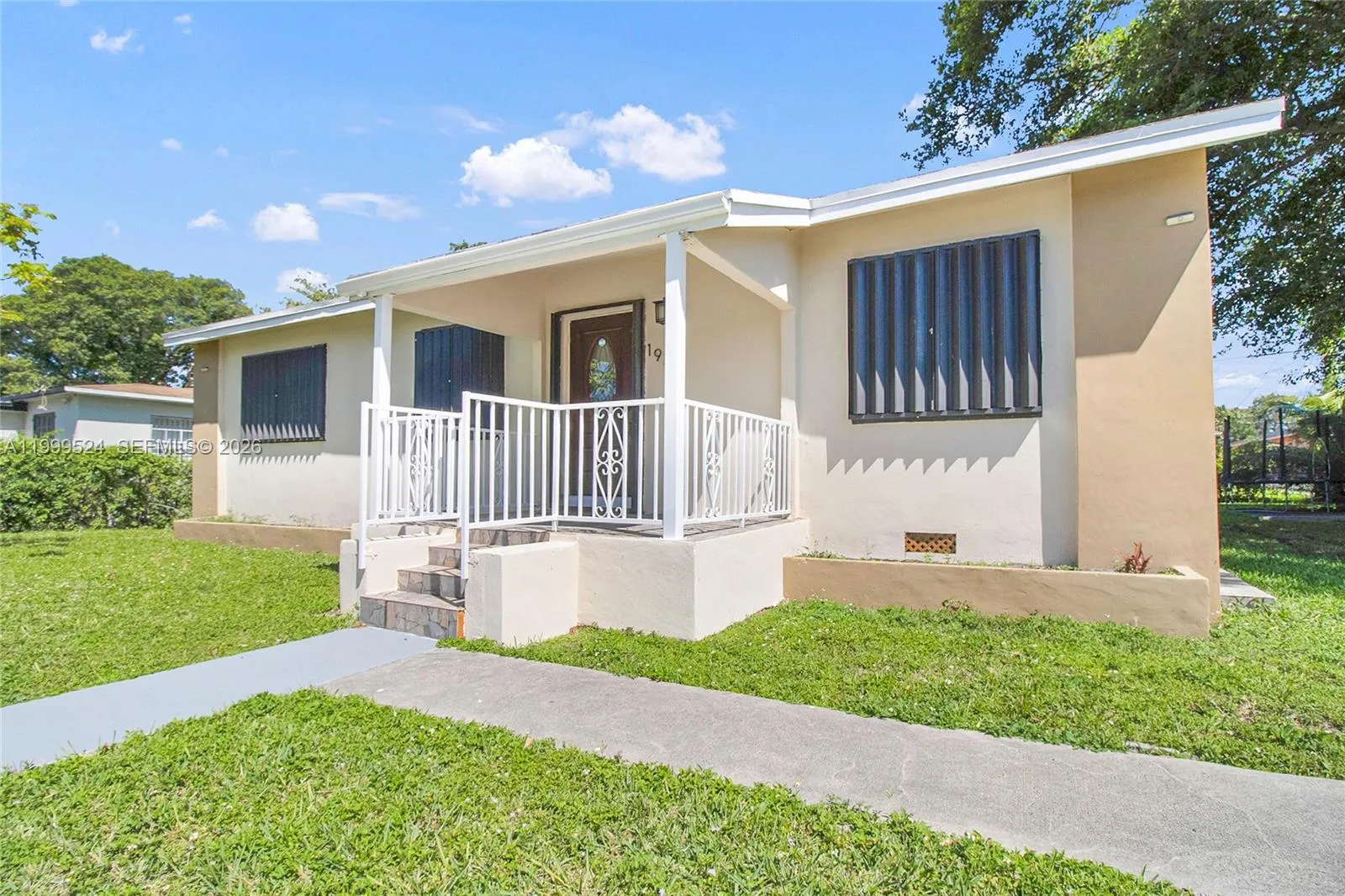 1925 NW 49th St, Miami FL 33142
