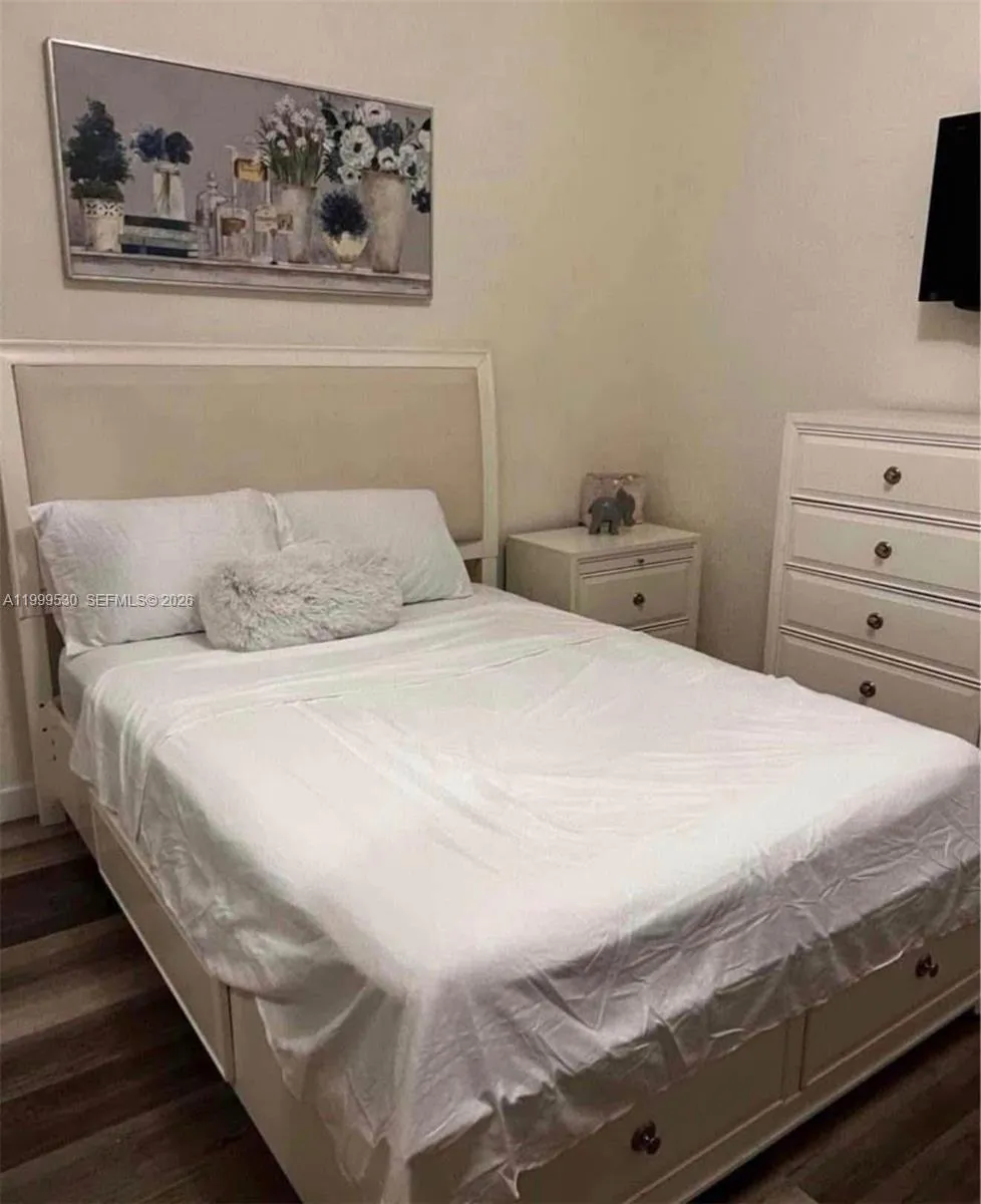 2481 NE 2nd Dr # 1, Homestead FL 33033