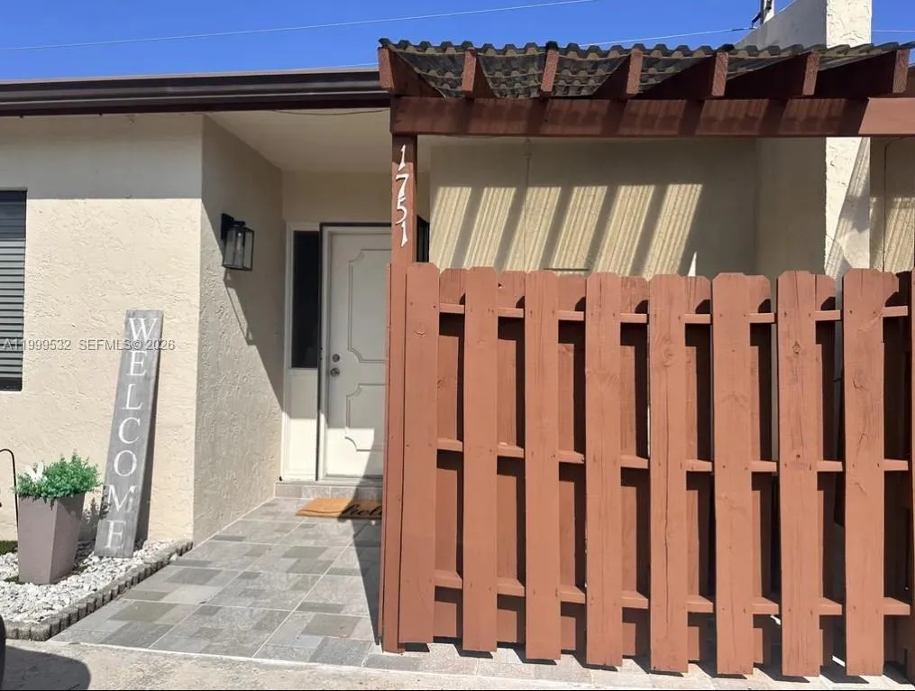 1751 NW 92nd Ave, Pembroke Pines FL 33024