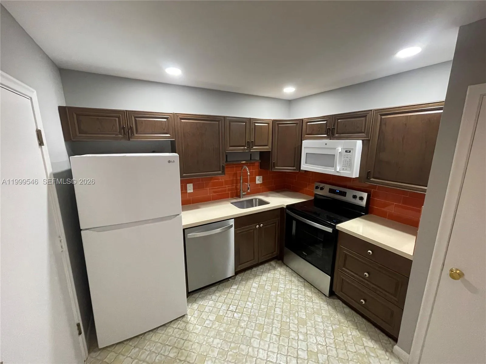 4751 NW 21st St # 611, Lauderhill FL 33313