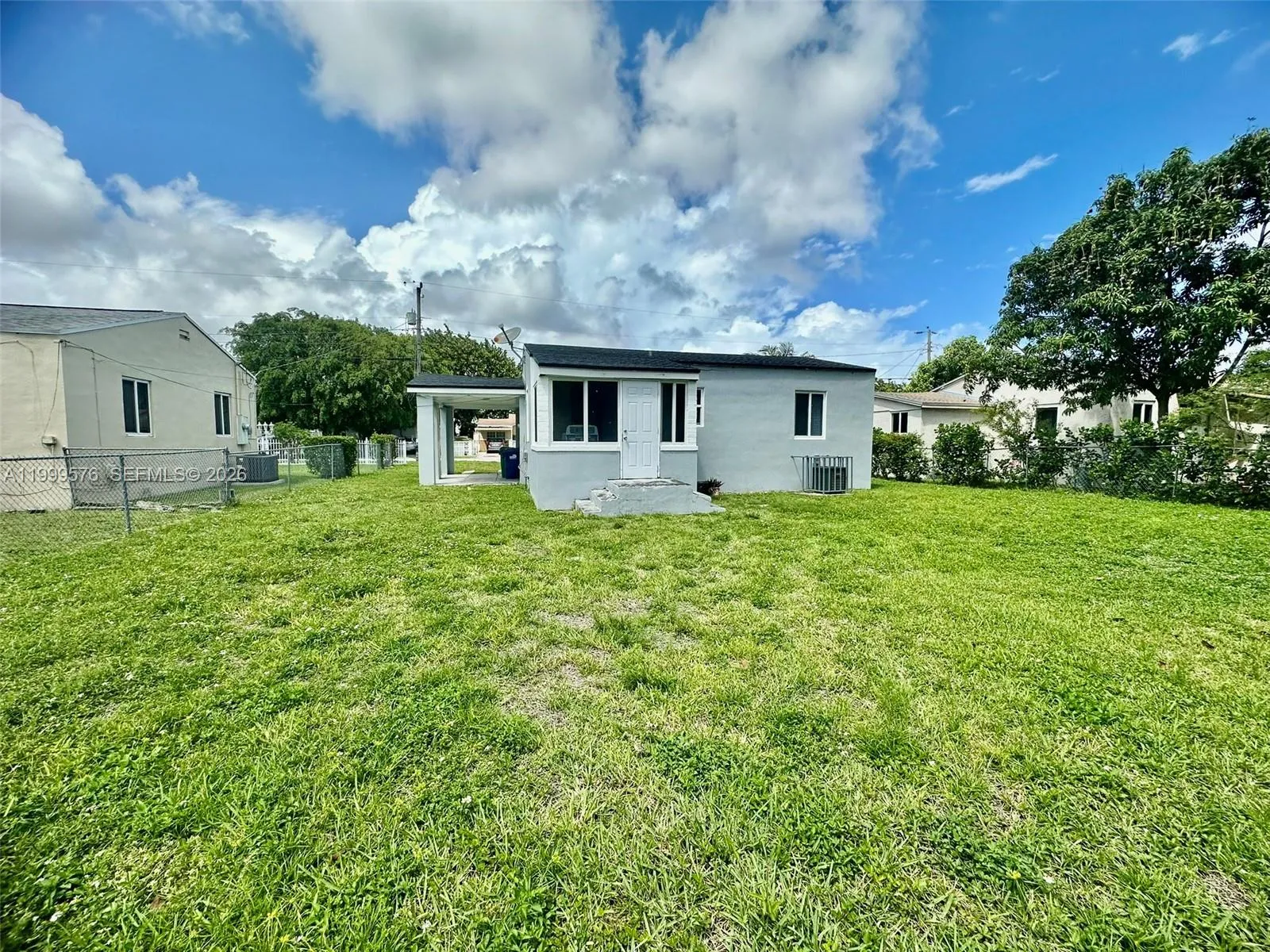 2014 NW 43rd St, Miami FL 33142