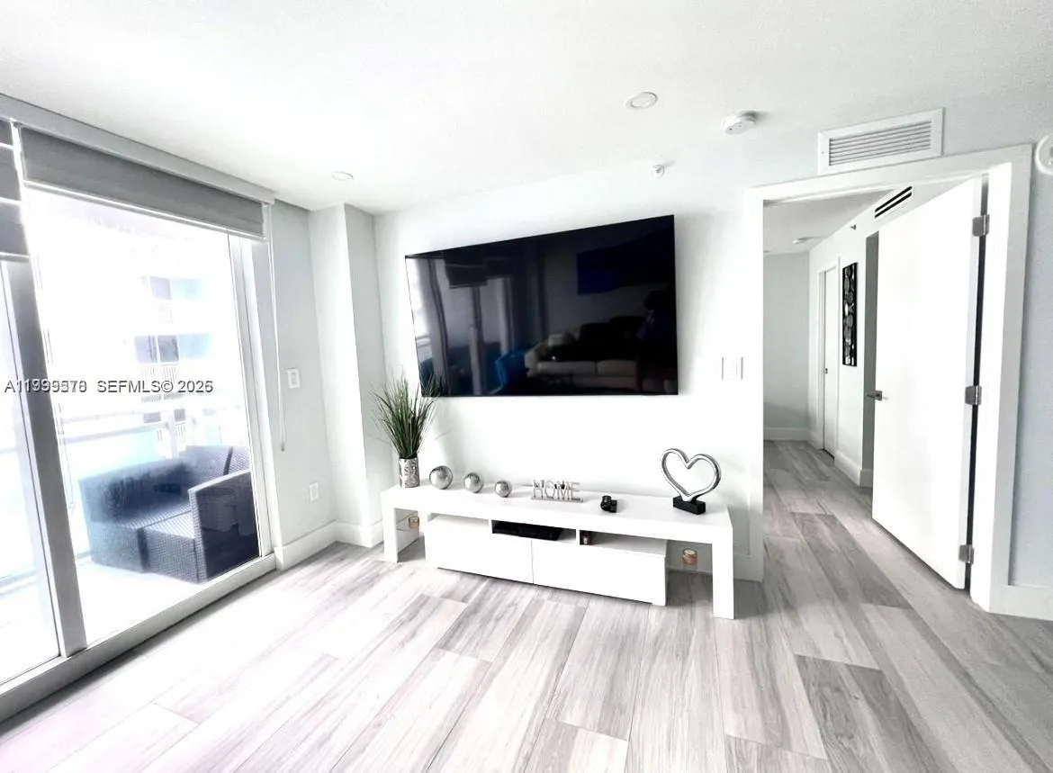 6917 Collins Ave # 806, Miami Beach FL 33141