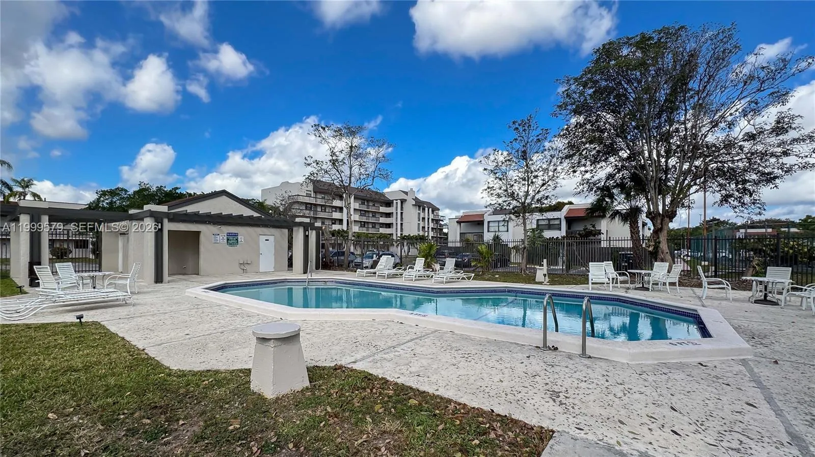 8885 Fontainebleau Blvd # 205, Miami FL 33172