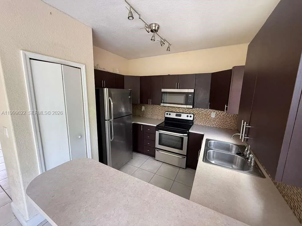 6990 NW 177th St # J100, Hialeah FL 33015