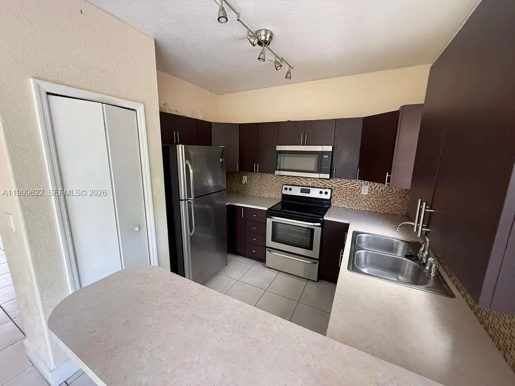 6990 NW 177th St # J100, Hialeah FL 33015