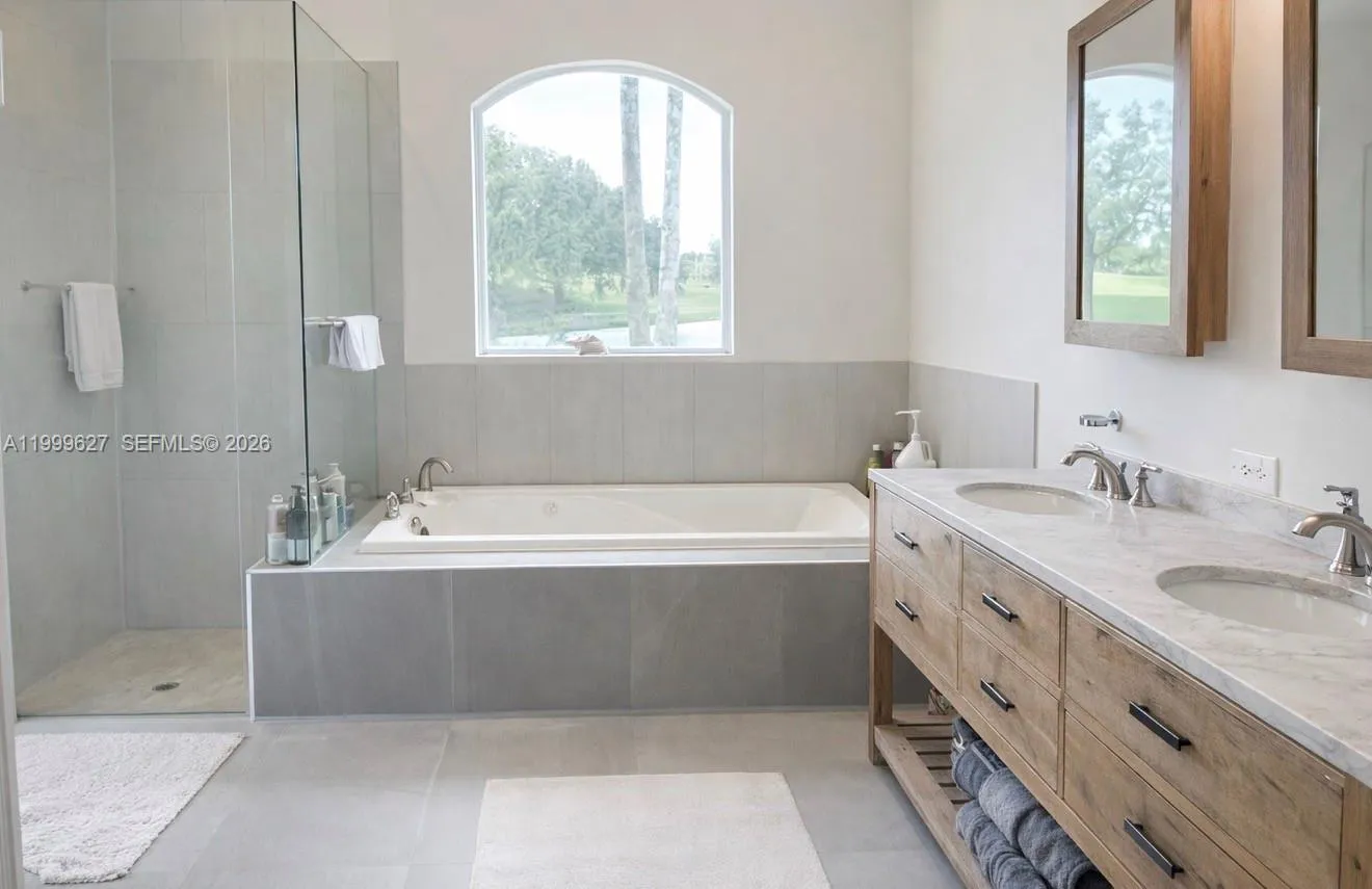 2716 Oakmont Ct, Weston FL 33332