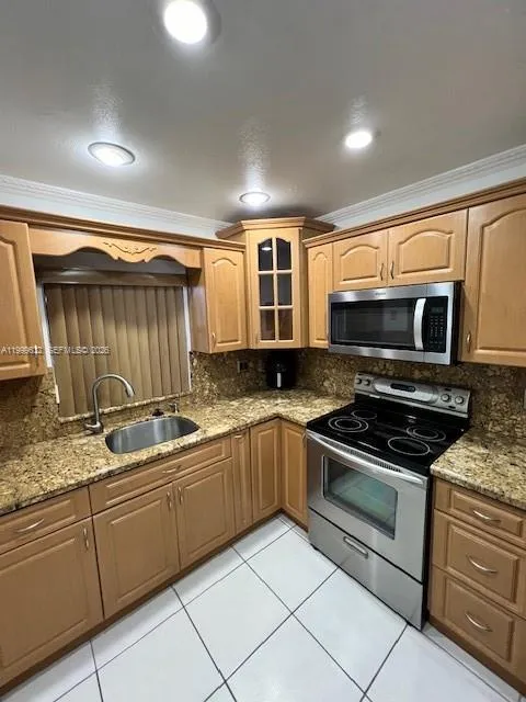 2540 W 67th Pl # 28, Hialeah FL 33016