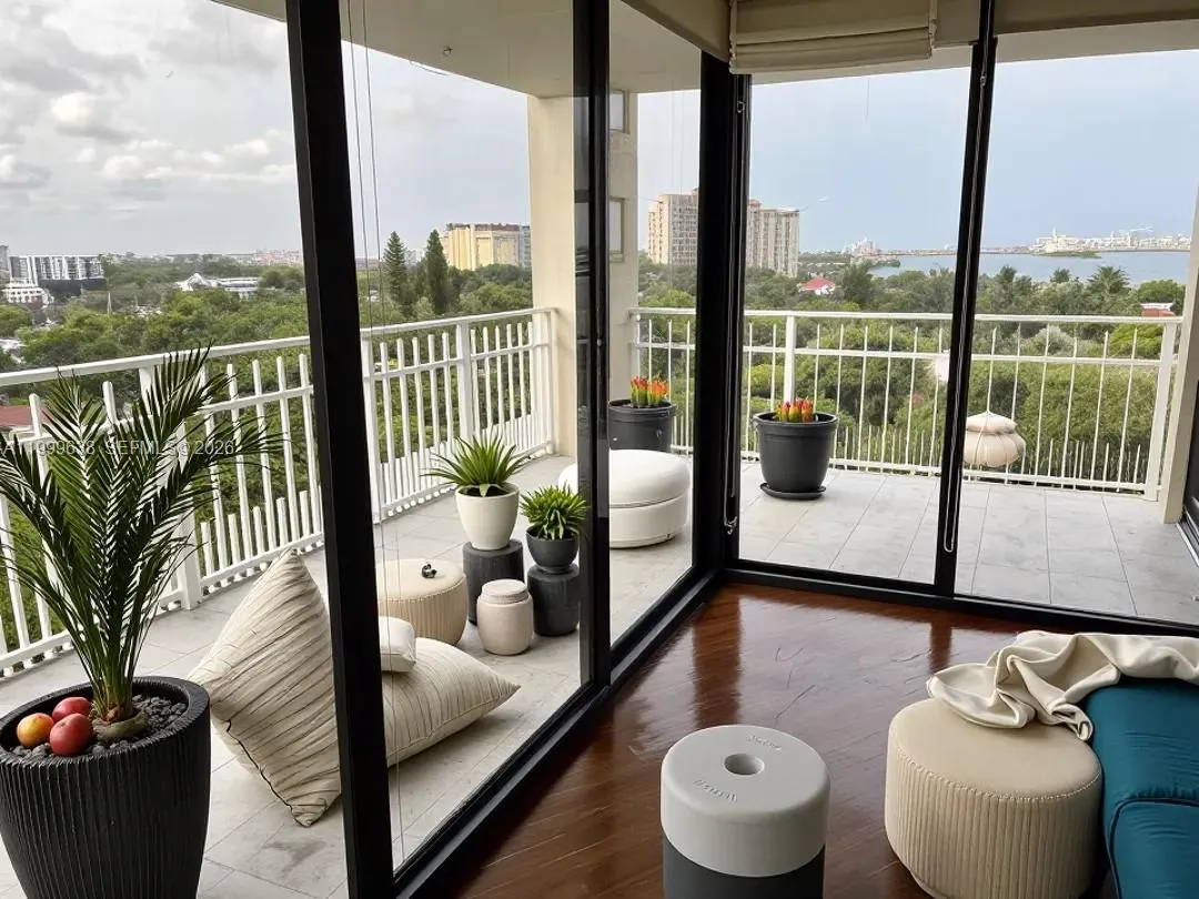 1000 Quayside Ter # 1009, Miami FL 33138