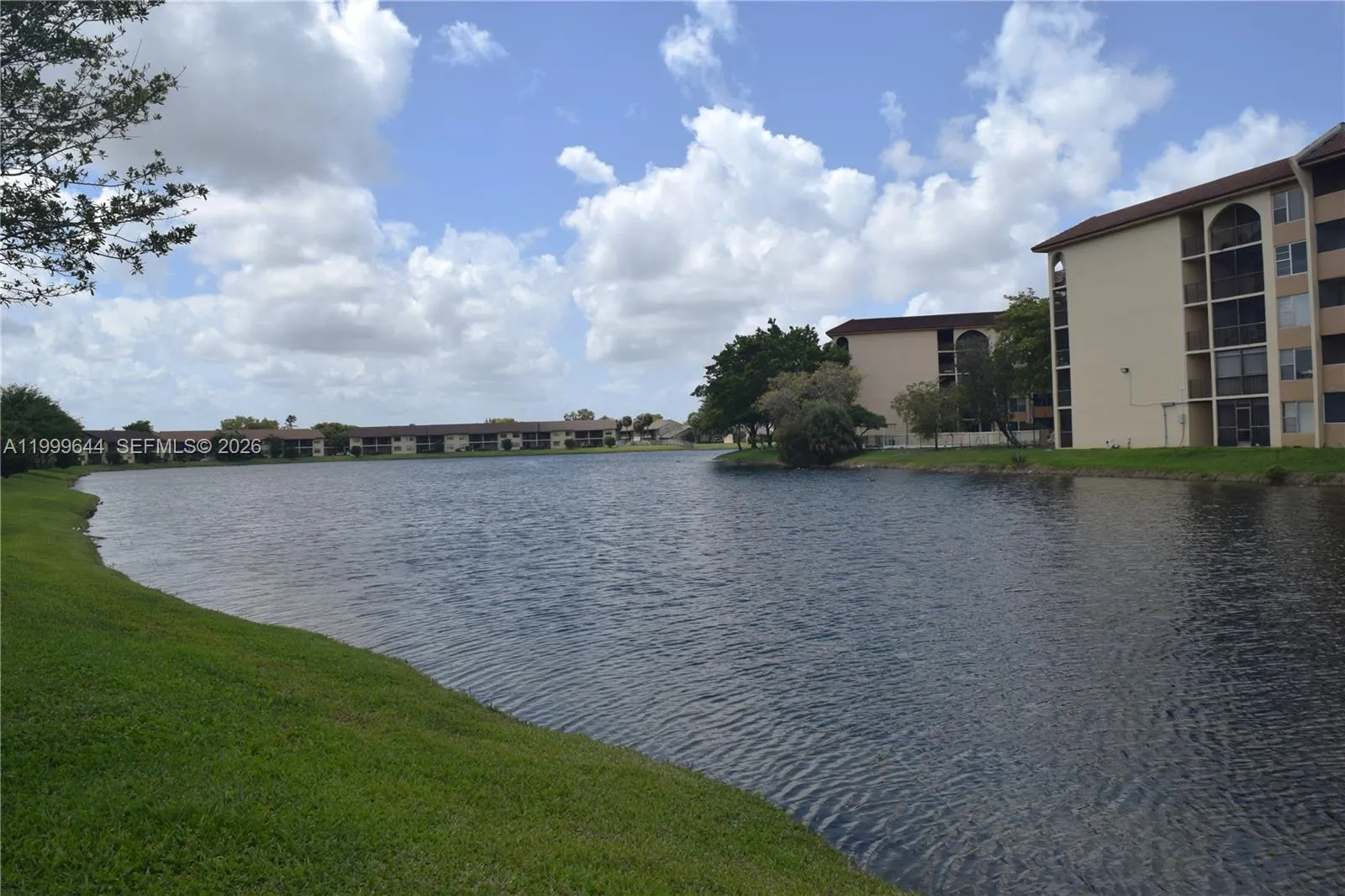 10013 Winding Lake Rd # 102, Sunrise FL 33351
