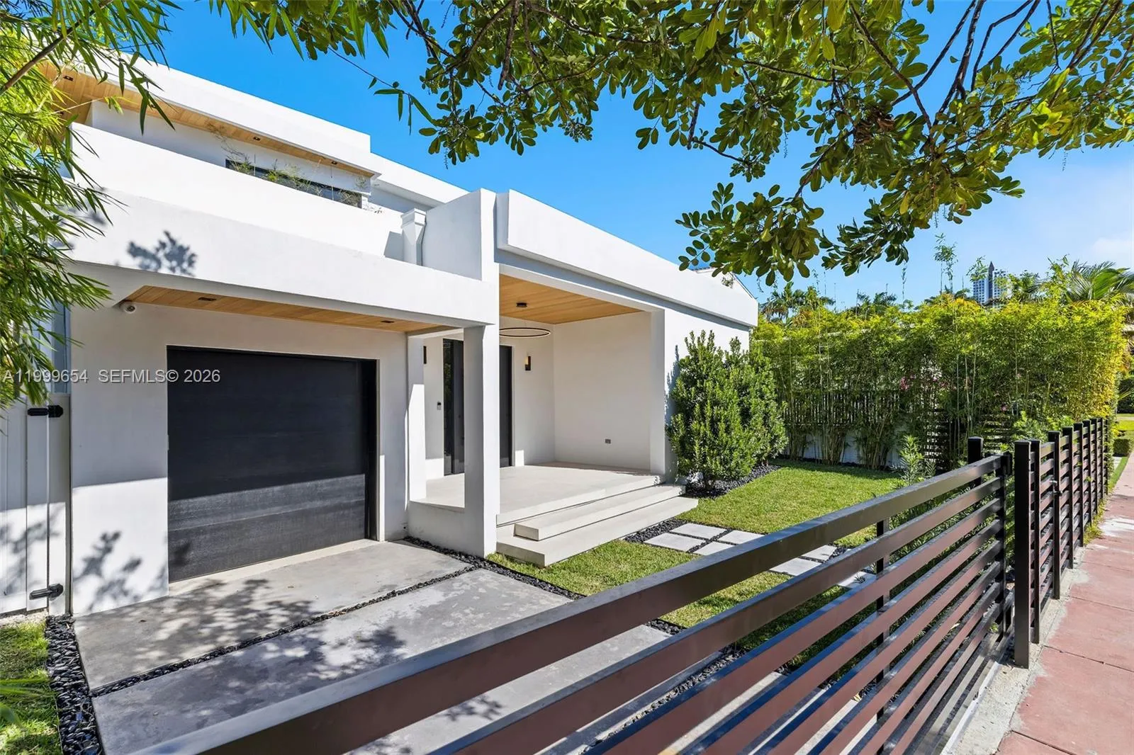 325 W 63rd St, Miami Beach FL 33141