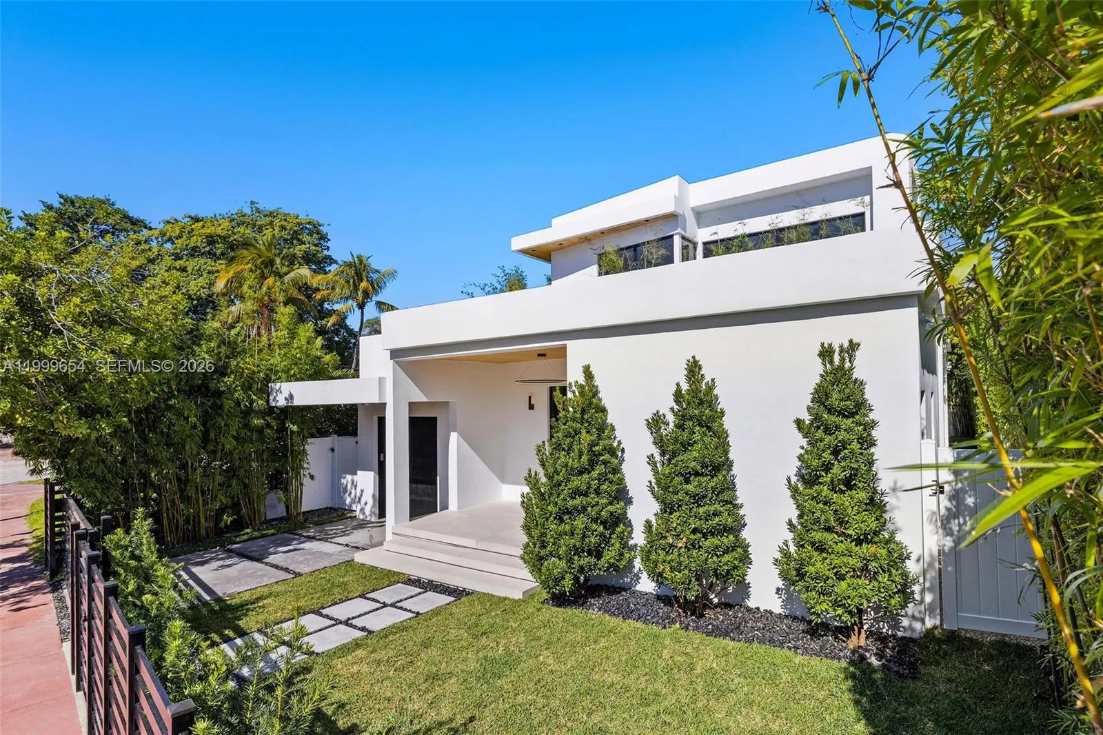 325 W 63rd St, Miami Beach FL 33141