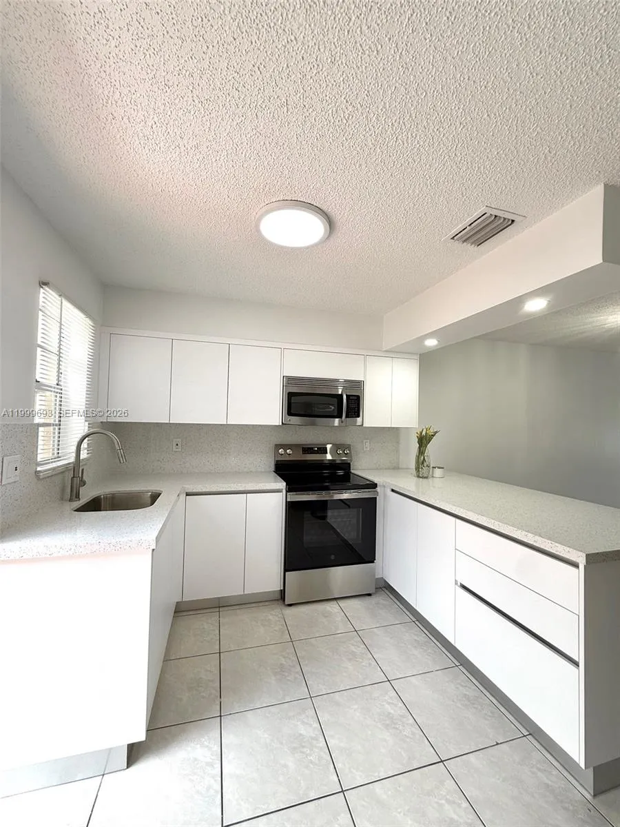 1460 W 41st St # 1460, Hialeah FL 33012