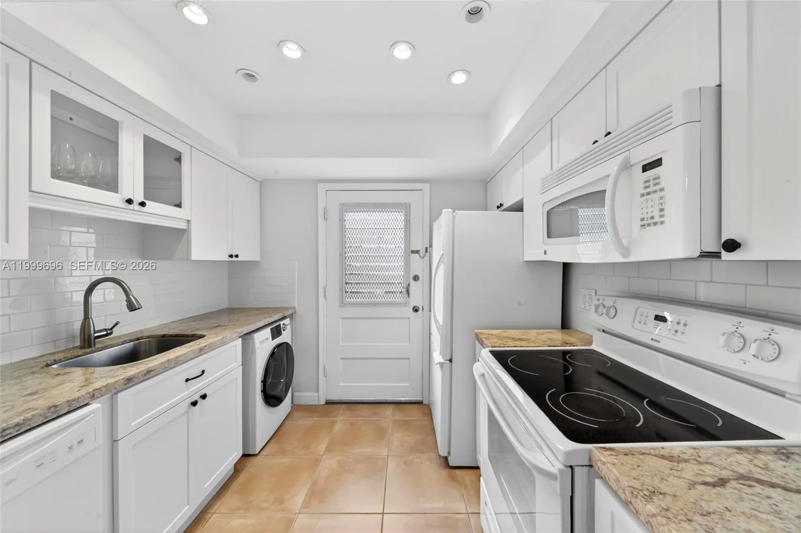 6815 Edgewater Dr # 108, Coral Gables FL 33133