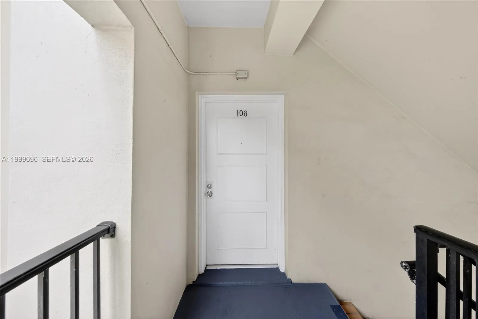 6815 Edgewater Dr # 108, Coral Gables FL 33133