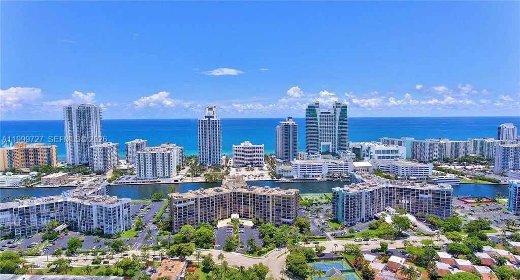 600 Parkview Dr # 223, Hallandale Beach FL 33009