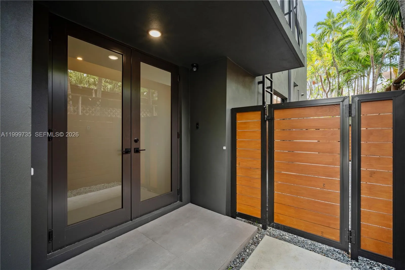 2960 W Trade Av, Coconut Grove FL 33133