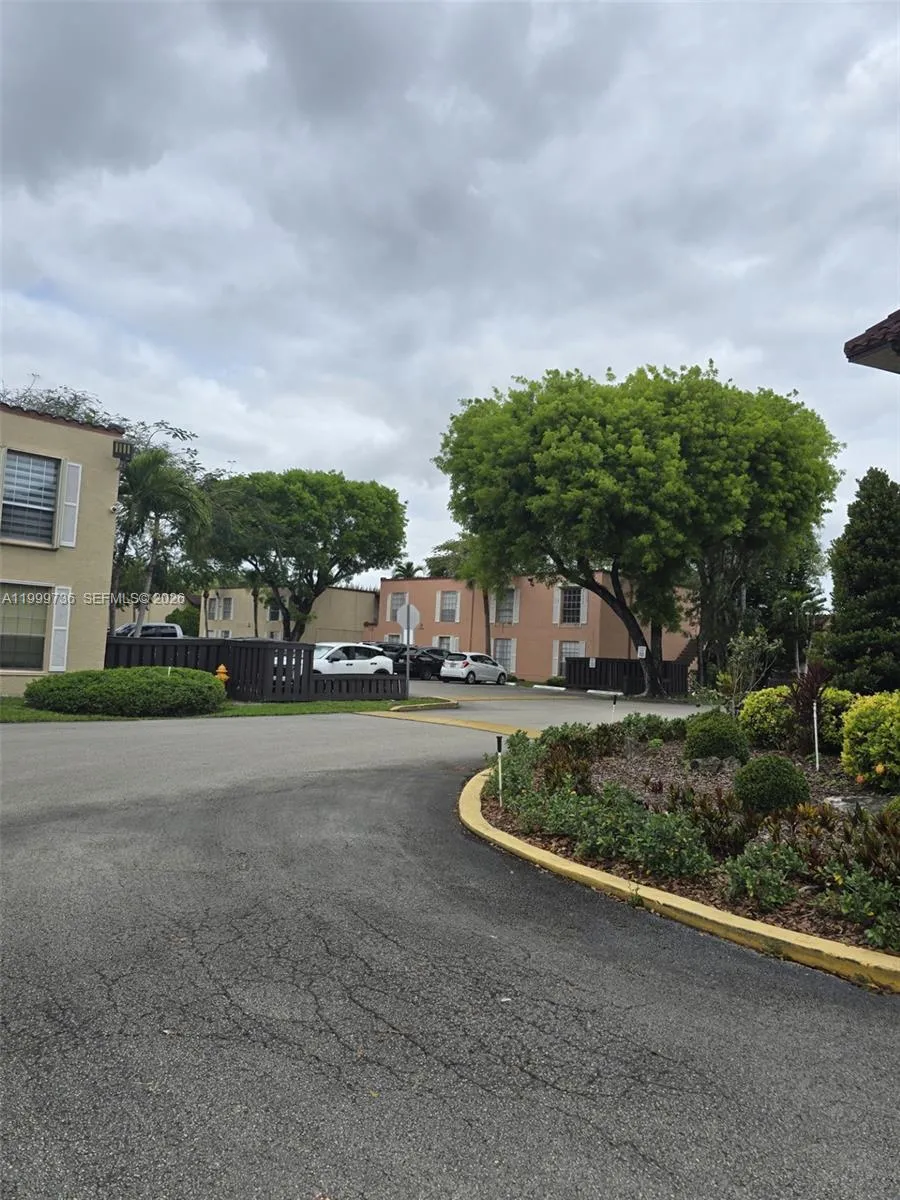 10786 N Kendall Dr # D5, Miami FL 33176