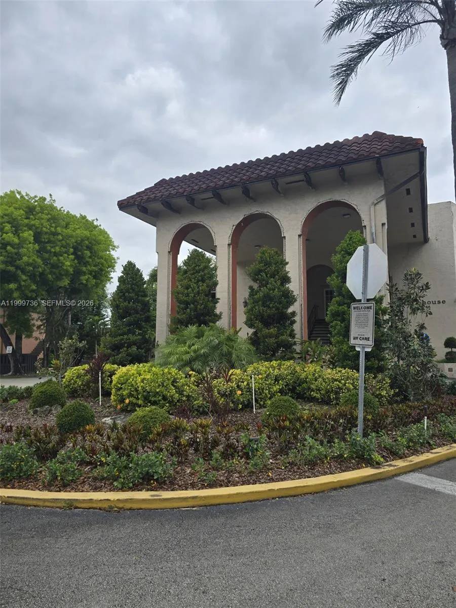 10786 N Kendall Dr # D5, Miami FL 33176