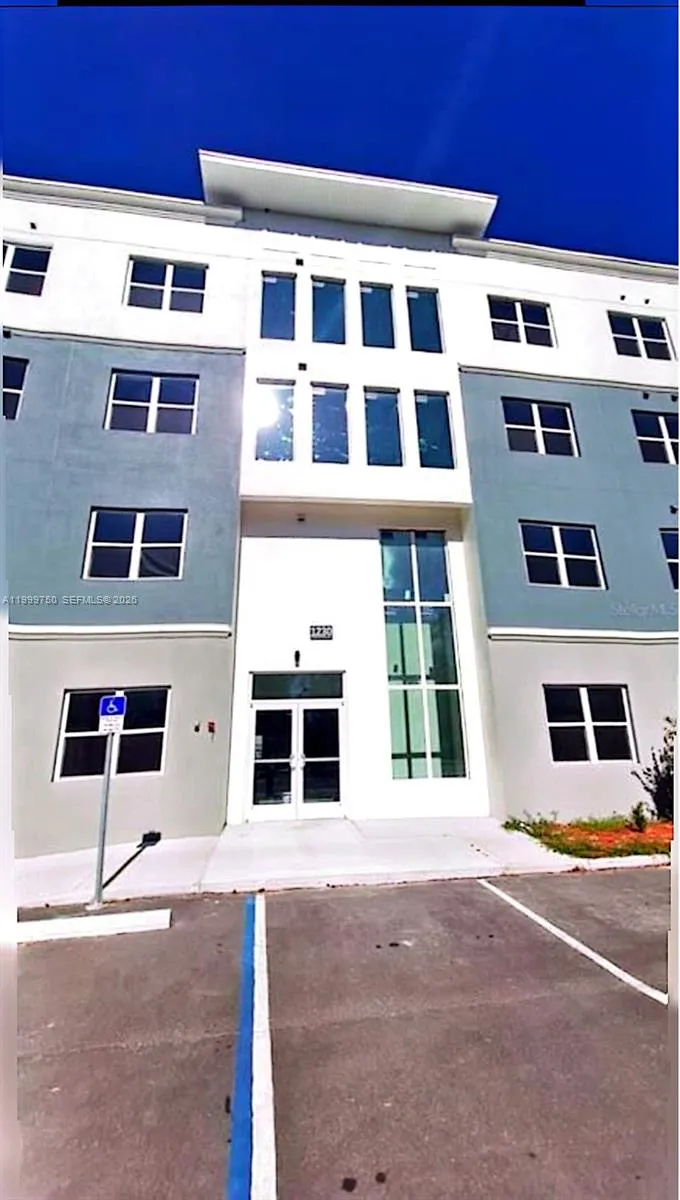 1230 southstation # 205, Orlando FL 32809
