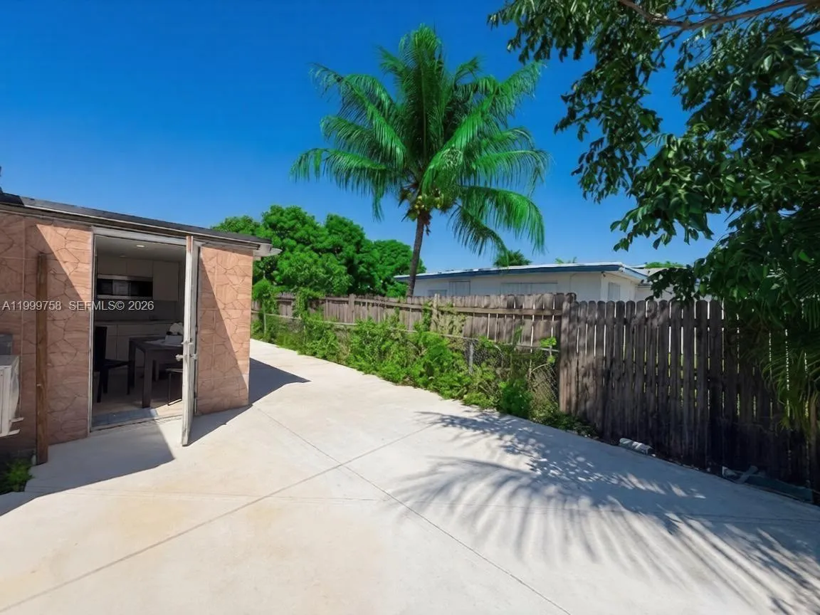 15841 NW 18th Pl # B, Miami Gardens FL 33054