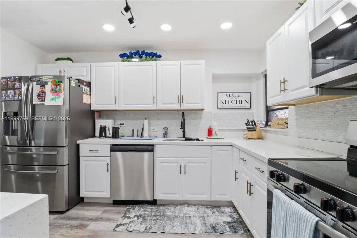 7551 Polk St, Hollywood FL 33024