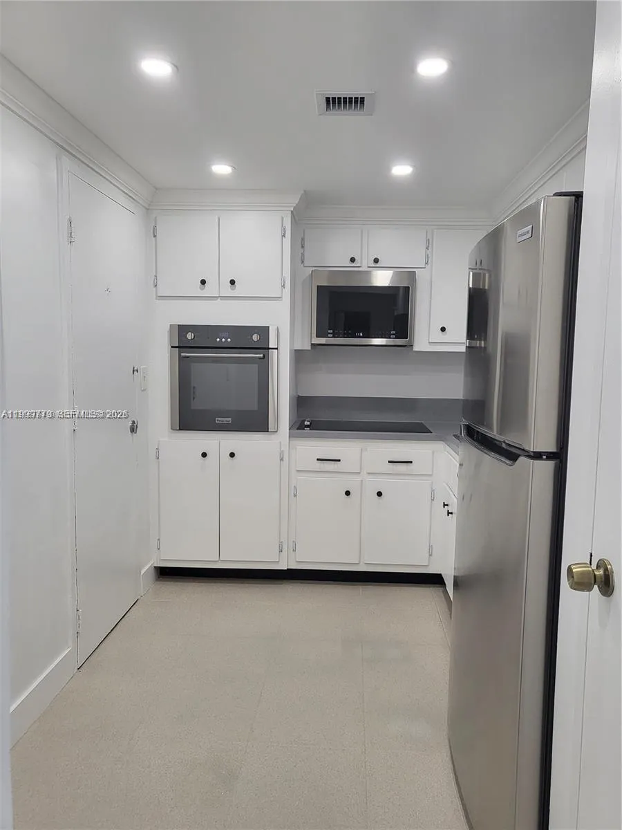 1865 79th St Cswy # 8E, North Bay Village FL 33141