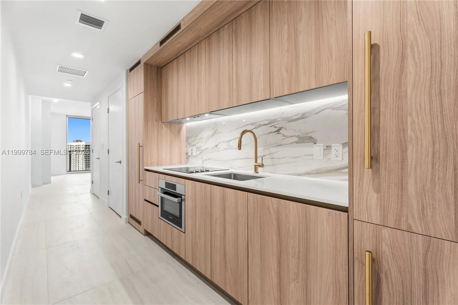 77 SE 5th Street # 3304, Miami FL 33131