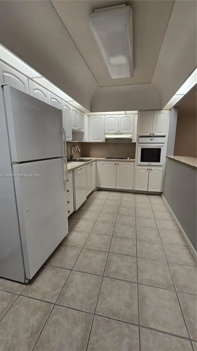 19370 COLLINS AVE # 224, Sunny Isles Beach FL 33160