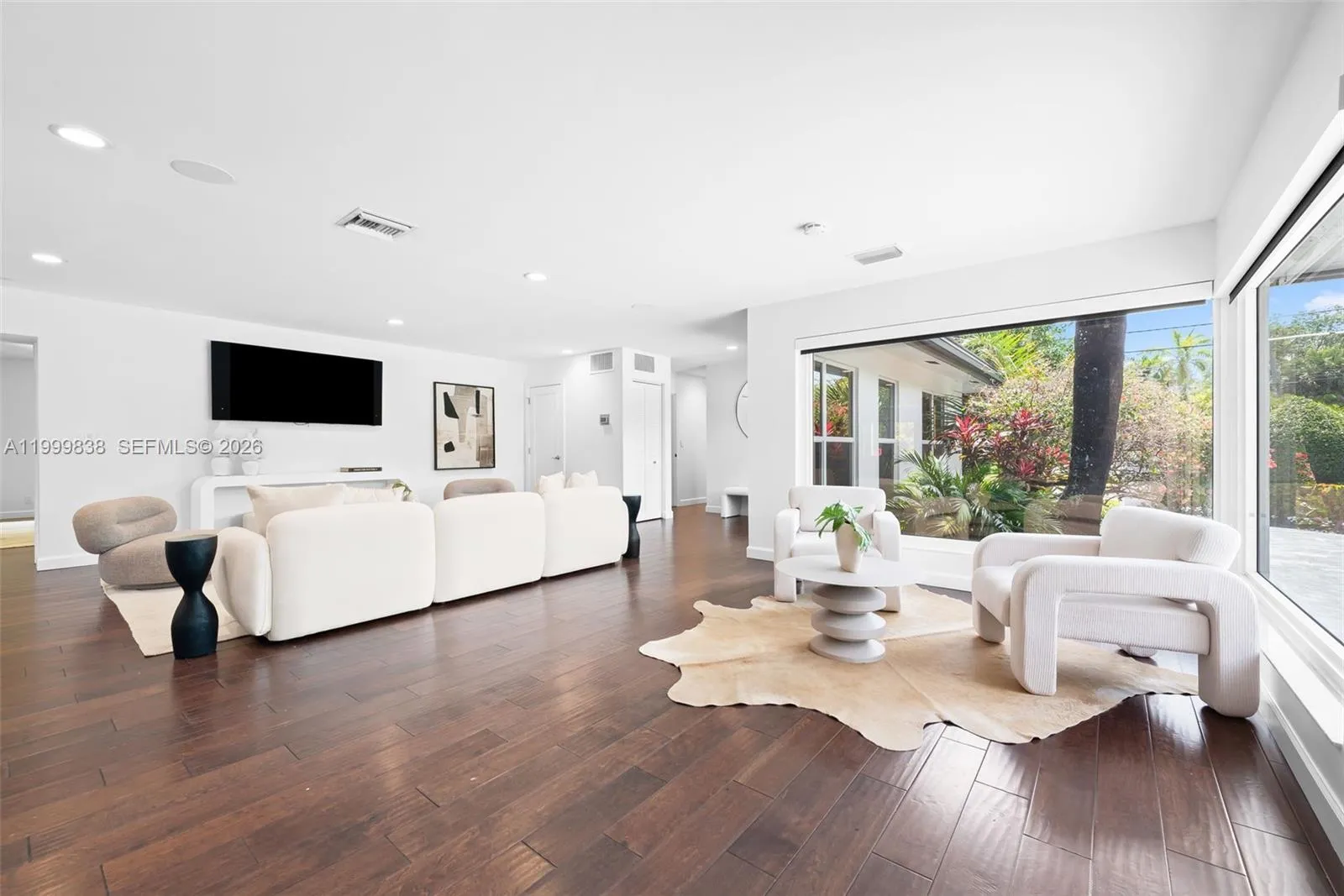 3001 Bayview Dr, Fort Lauderdale FL 33306