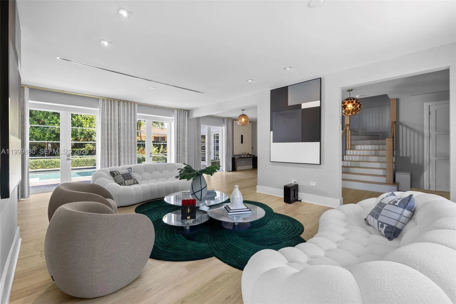 2887 Pine Tree Dr, Miami Beach FL 33140