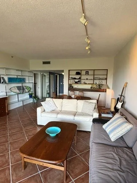 201 Crandon Blvd # 304, Key Biscayne FL 33149