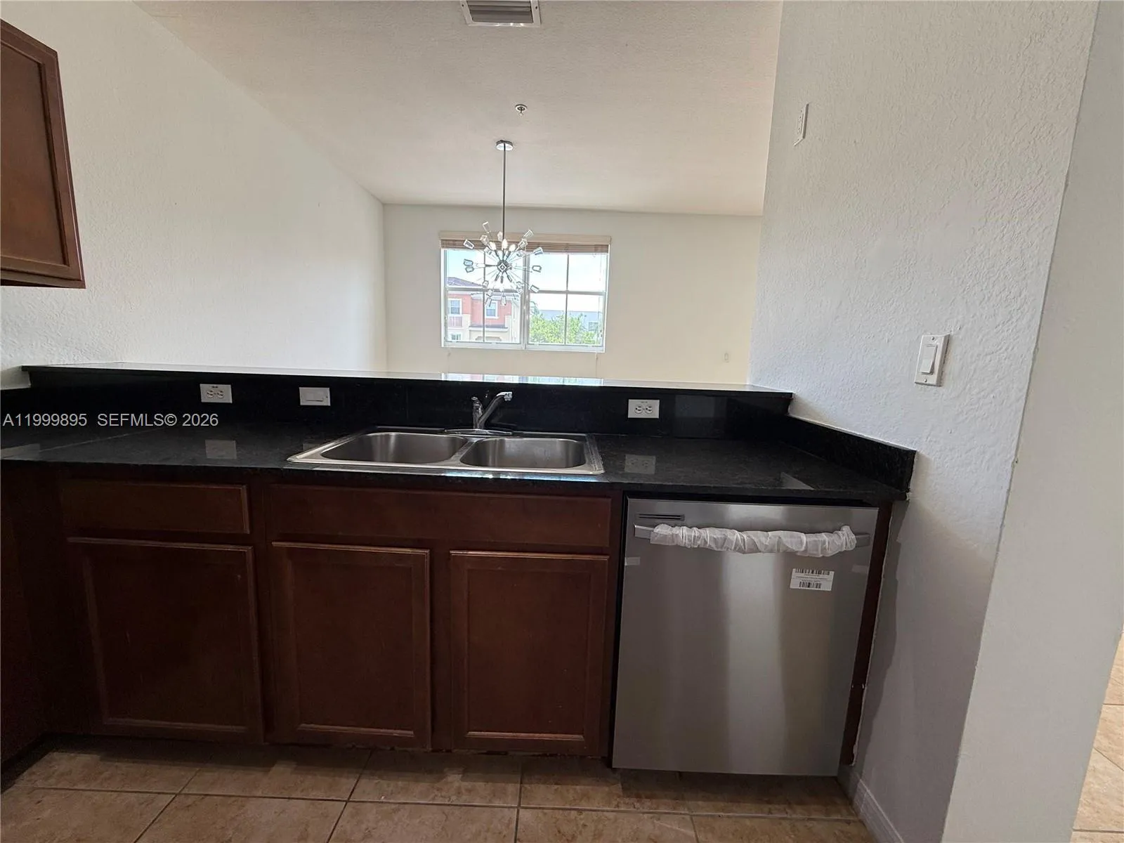 8800 NW 107th CT # 10, Doral FL 33178