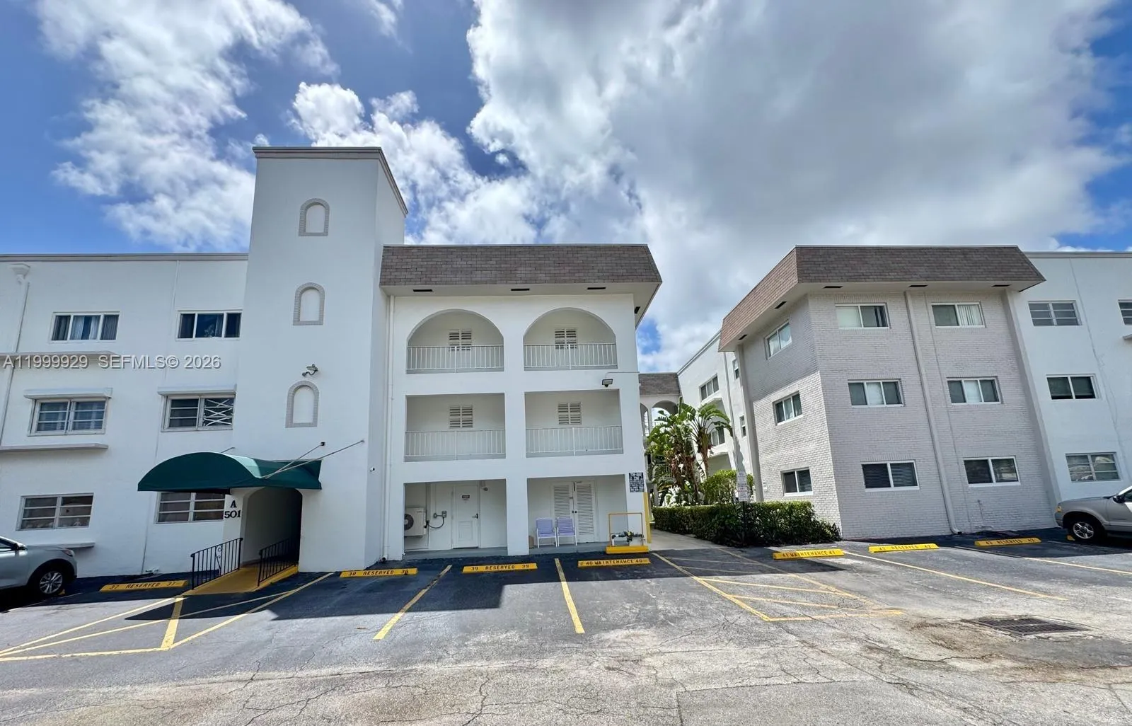 581 Blue Heron Drive # B, Hallandale Beach FL 33009