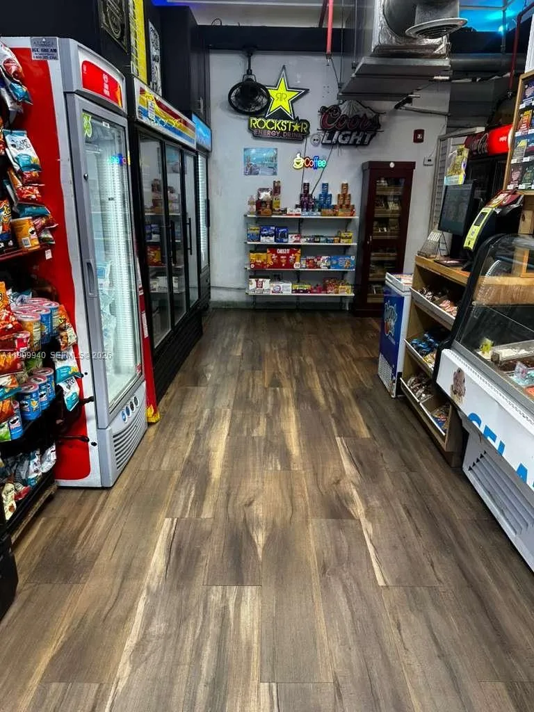 Collins Ave, Miami Beach FL 33139