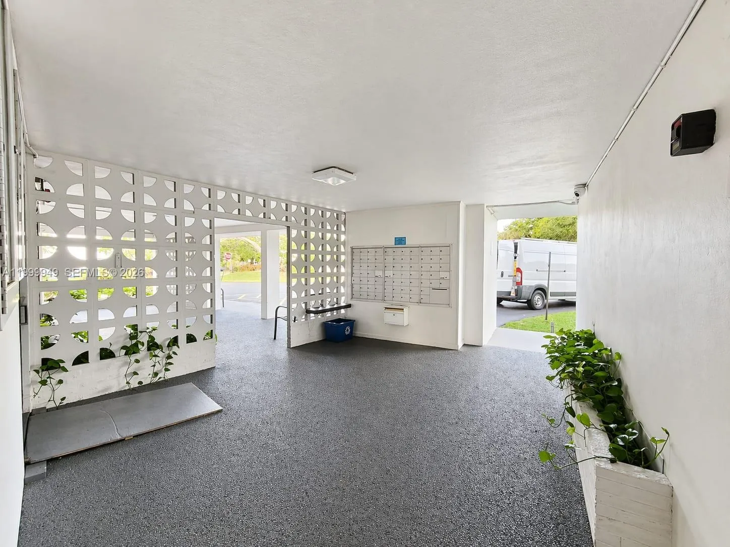 950 Hillcrest Dr # 302, Hollywood FL 33021