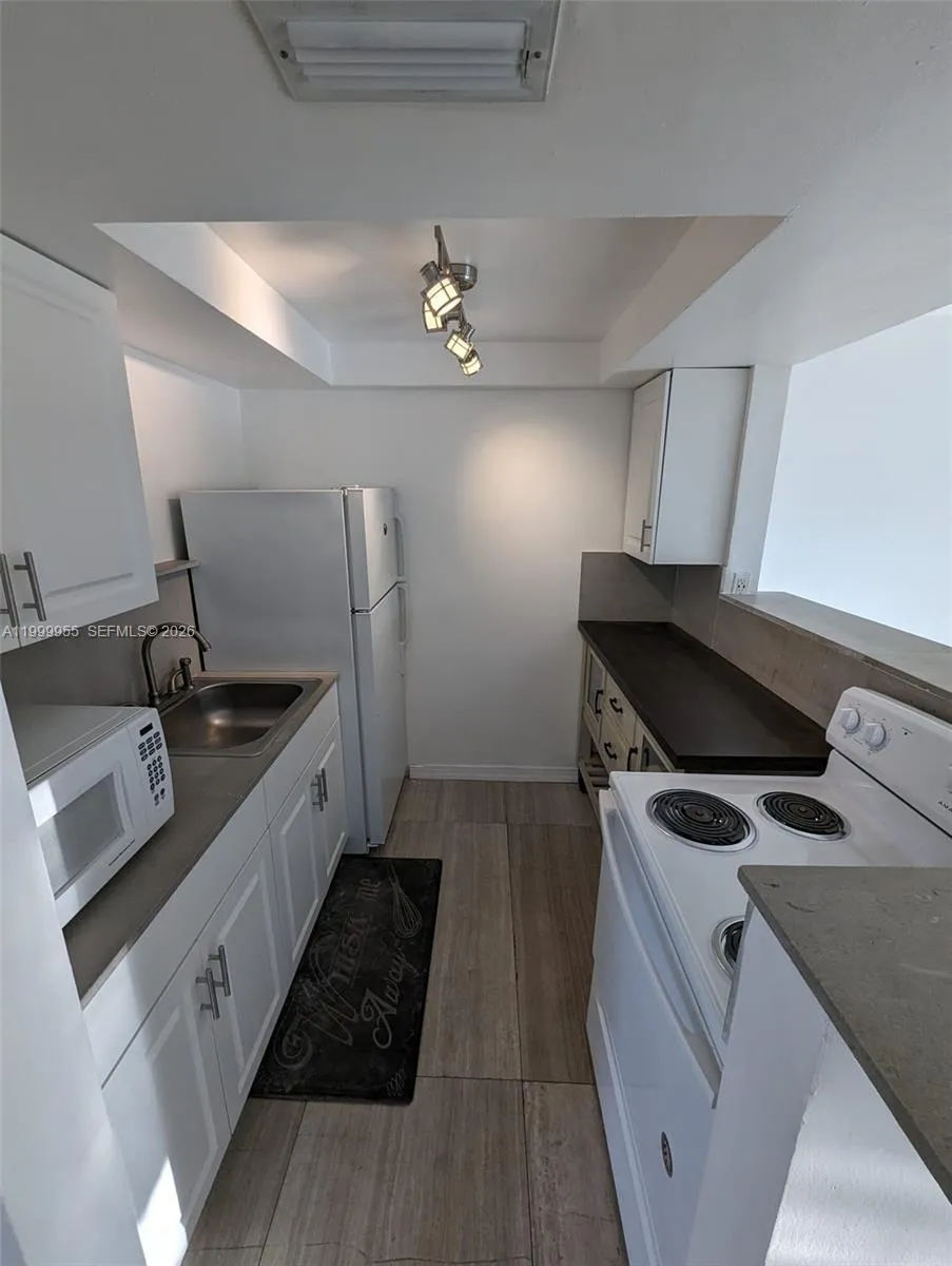 7360 SW 82nd St # E202, Miami FL 33143