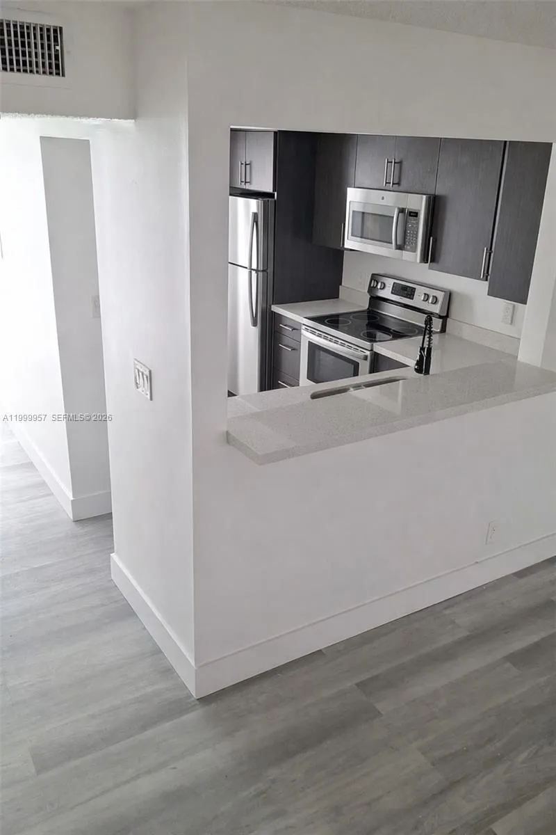 2831 Pierce St # 106, Hollywood FL 33020