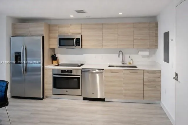 121 NE 34th St # 814, Miami FL 33137