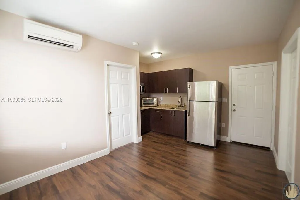 1752 NW 1st St # 3, Miami FL 33125