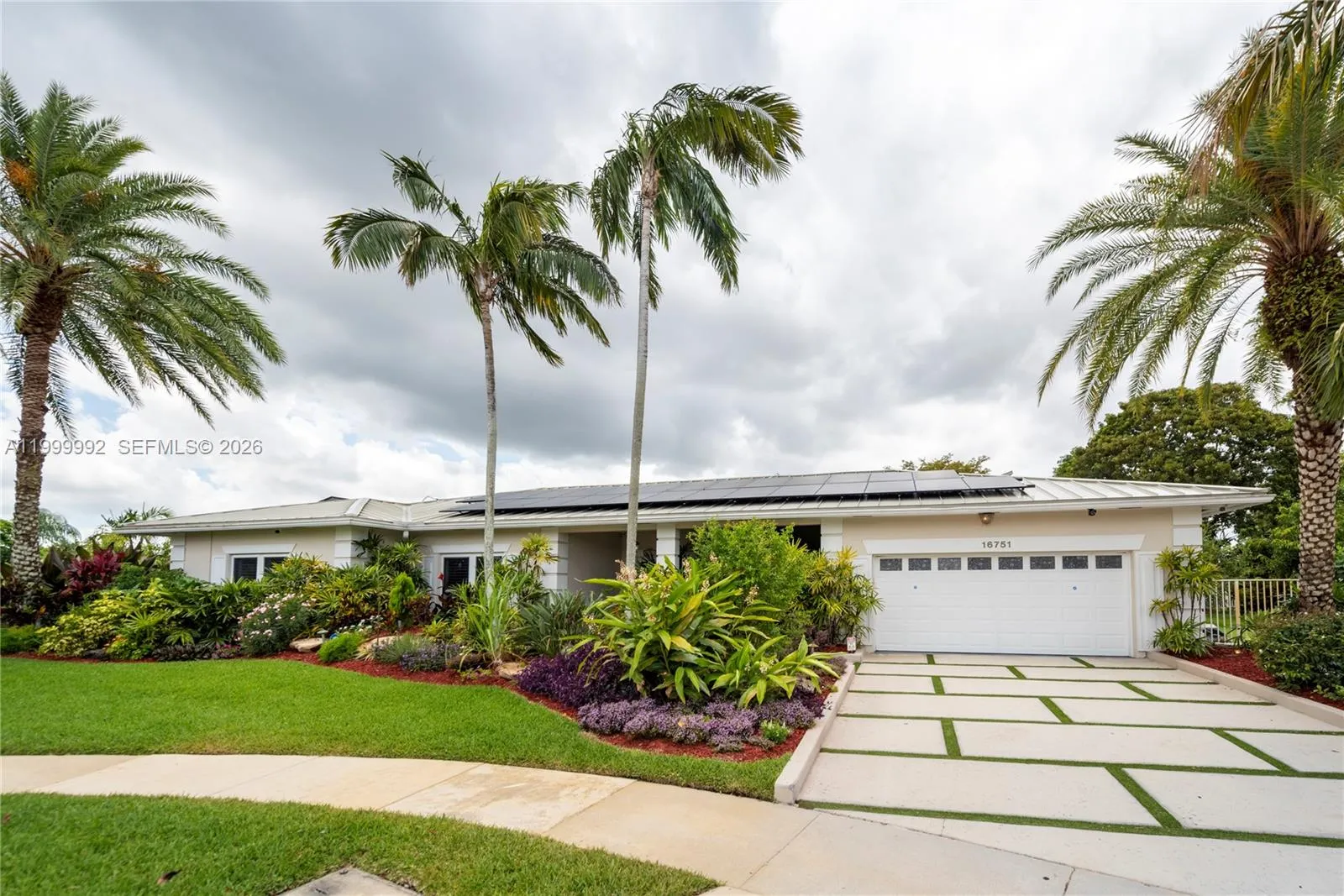 16751 Waters Edge Dr, Weston FL 33326