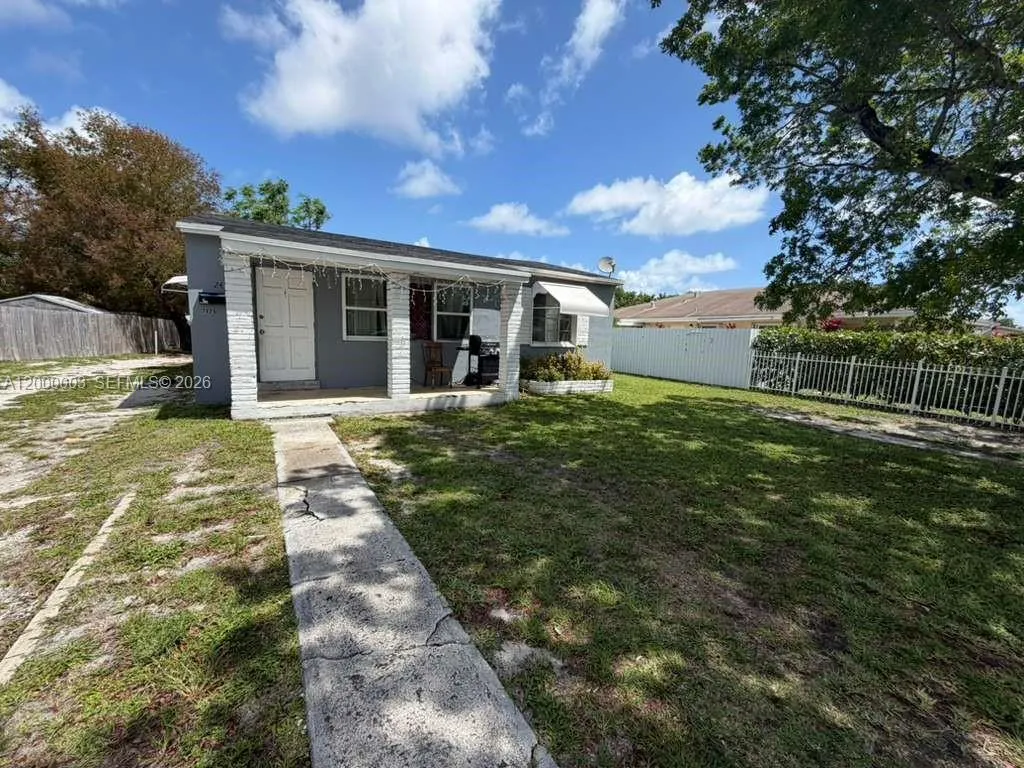 2431 Plunkett St, Hollywood FL 33020