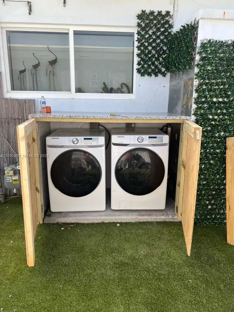 338 Roosevelt St, Hollywood FL 33019